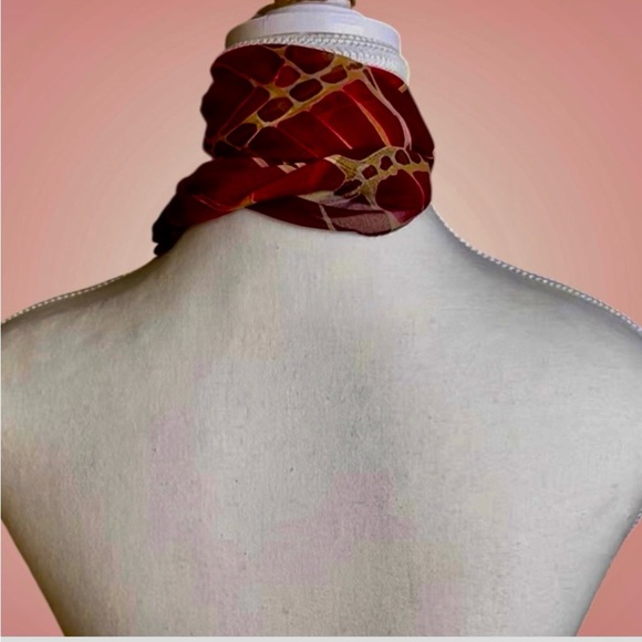Elegant Red & Brown Patterned Scarf - Picture 7 of 13